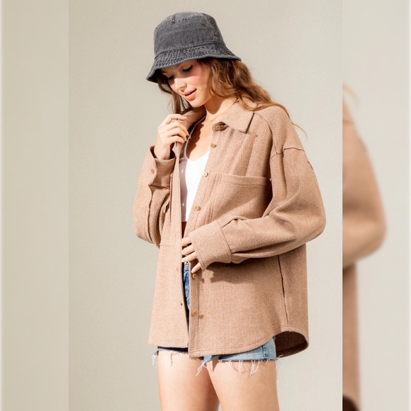 KNIT BUTTON DOWN TWO FRONT POCKET DETAIL SHACKET - Picture 2 of 5